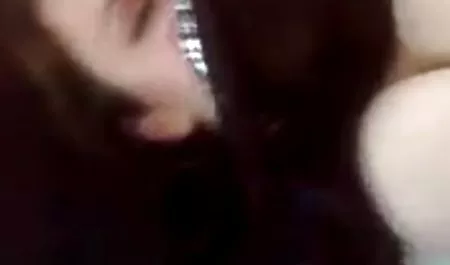 سارا روی ورق سکس با کیر کلفت های سفید