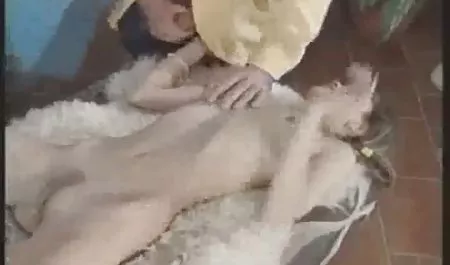 اولین بلوند مقعد با یک مرد بالغ ، عضو ورودی تا انتهای آن تخم ها فیلم سکس ضربدری را به الاغ فشار می دهد
